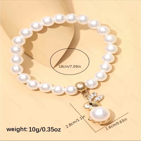 Pearl Stretch Bracelet with Gold Shell Charm - Picture 2 of 3